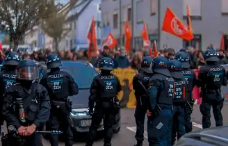 Zwischen den Fronten