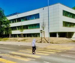 Sicher über jede Straße – ein Schritt nach dem anderen – Demokratie trägt